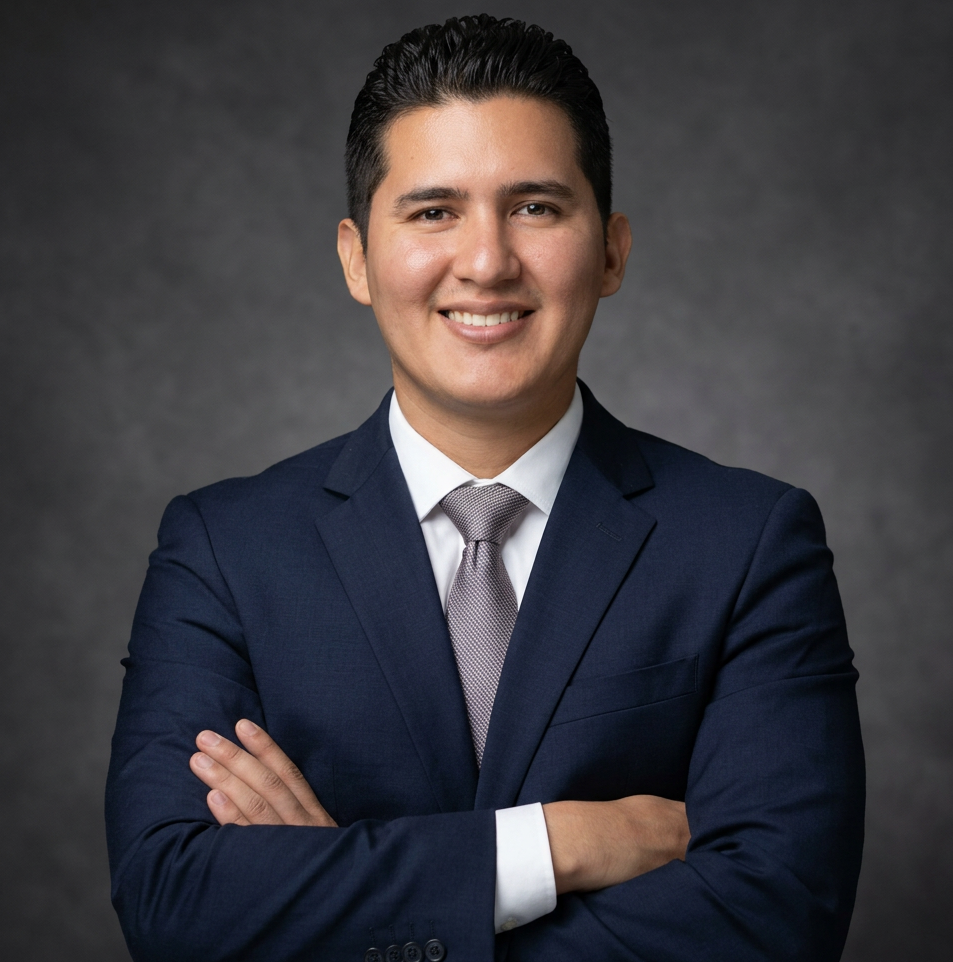 César Cobeña, sonriendo
