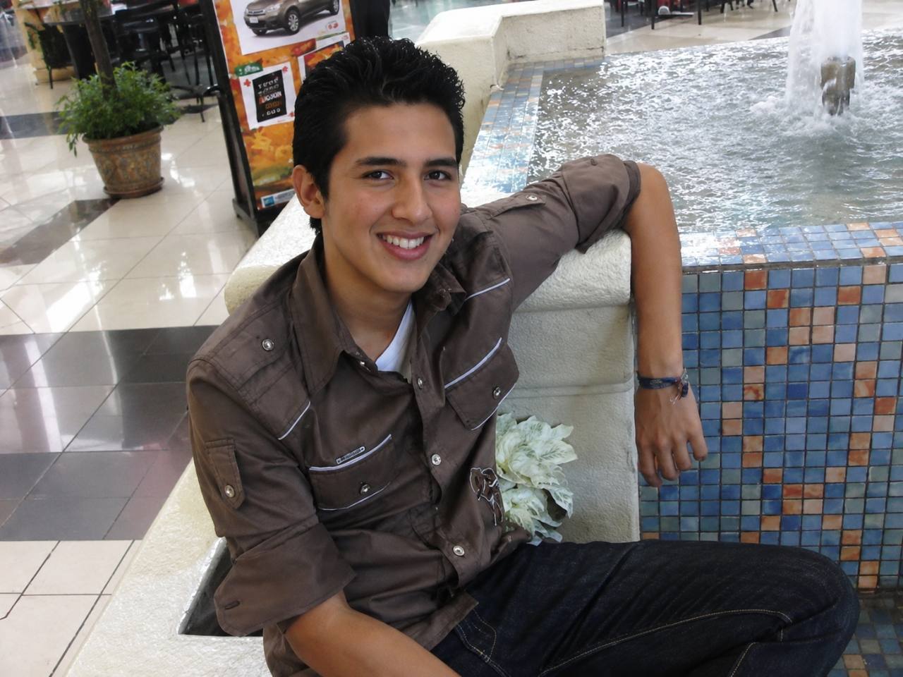 César de joven descubriendo nuevas comunidades